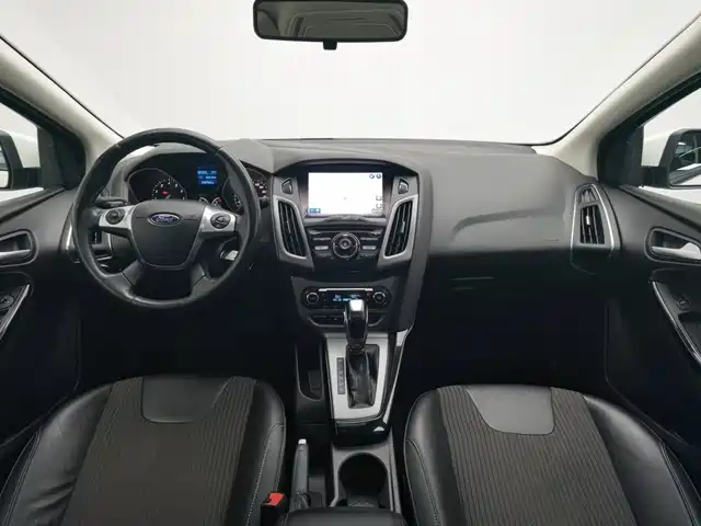 Ford Focus 2012 Hatchback 1.6L Automatic Trend — фото 5