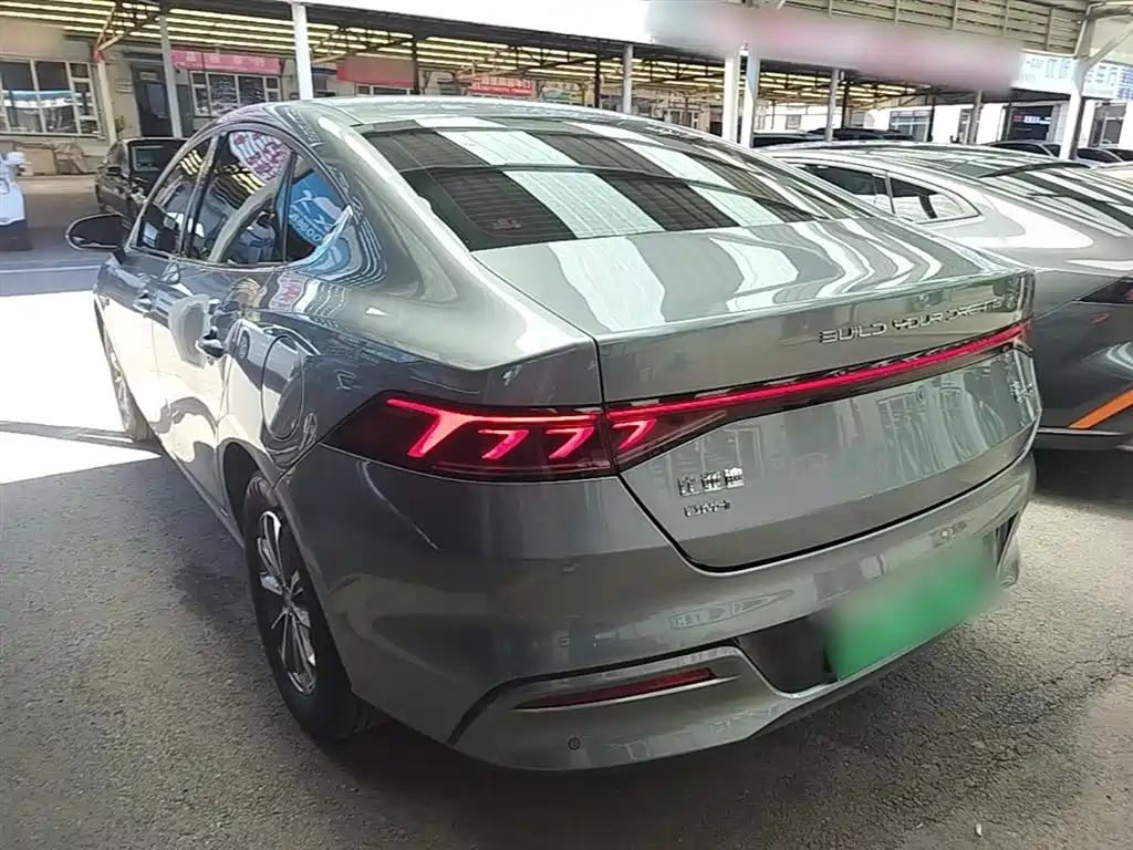 BYD Qin PLUS 2024 Glory Edition DM-i 55KM Leading фото 5
