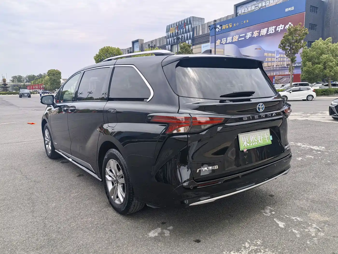 Toyota Sienna 2021 2.5L Hybrid Platinum Edition фото 6