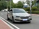 Фото 3 - Škoda Superb