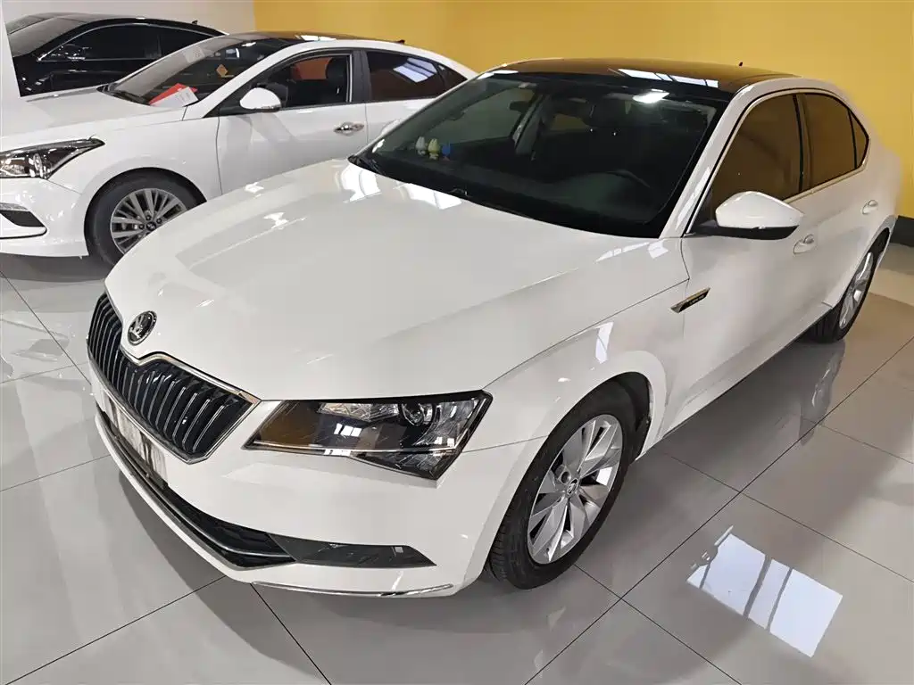 Škoda Superb 2016 TSI280 DSG Pioneer Edition