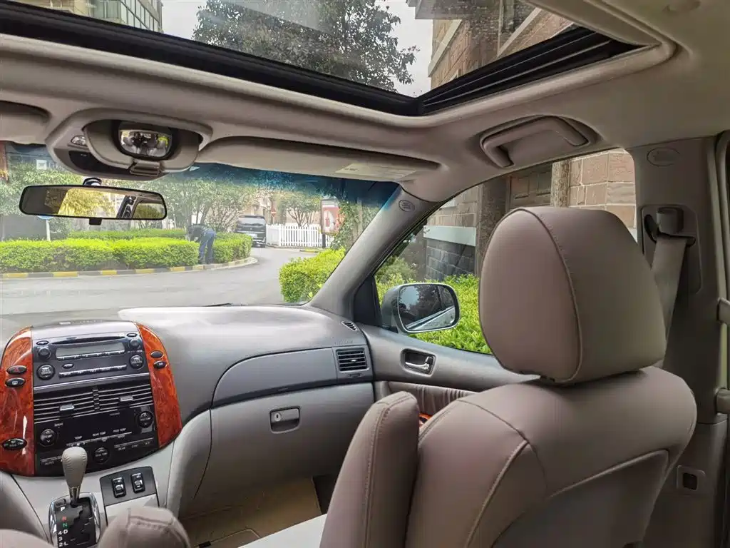 Toyota Sienna фото 13