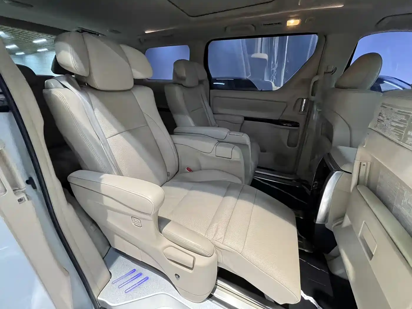 Toyota Alphard 2012 3.5L Luxury Edition фото 22