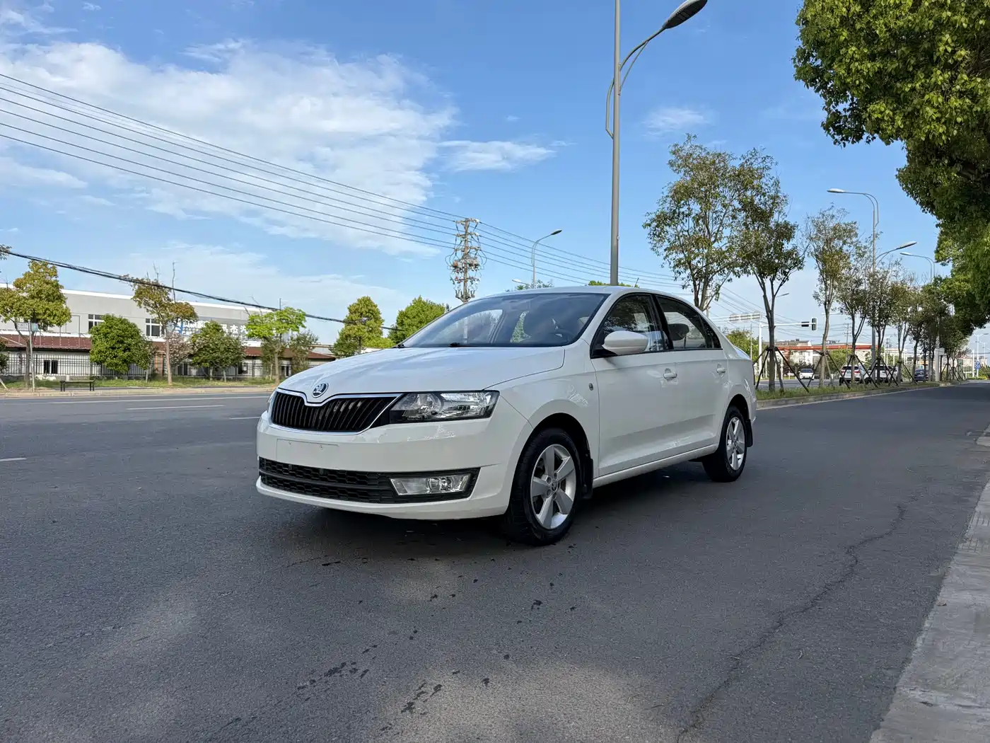 Škoda Rapid 2016 1.6L Automatic Pioneer Edition