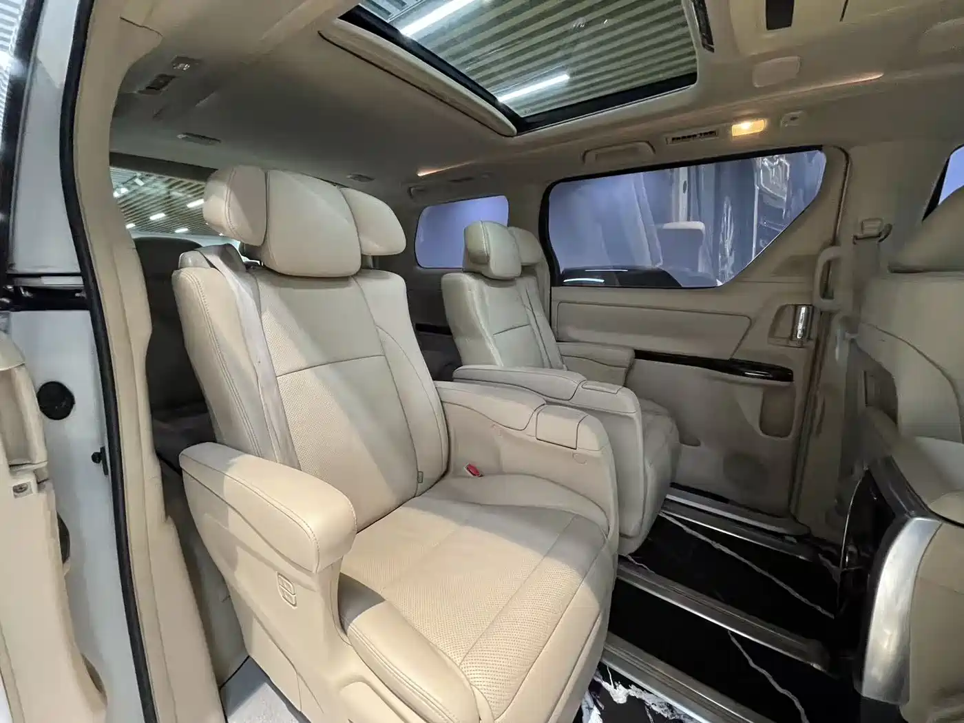 Toyota Alphard 2012 3.5L Luxury Edition фото 21