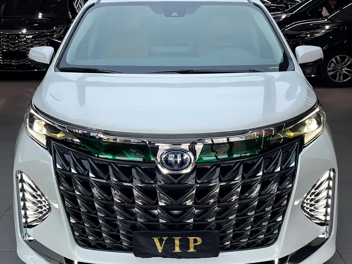 Toyota Granvia 2024 2.5L Hybrid Luxury фото 4