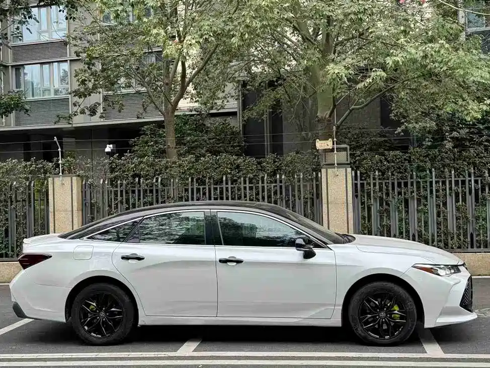 Toyota Avalon 2022 2.0L Progressive Edition фото 4