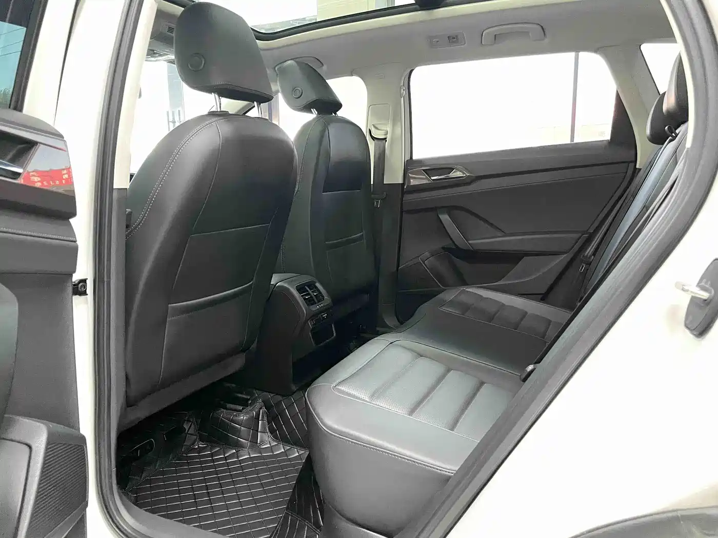 Volkswagen Tharu 2022 280TSI FWD Luxury Edition фото 9
