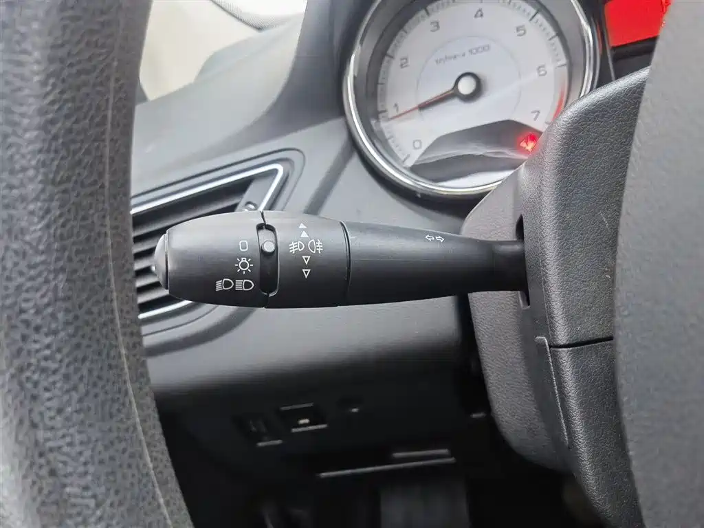 Peugeot 308 2014 Model Joy Edition Classic 1.6L Automatic Superior Style фото 21