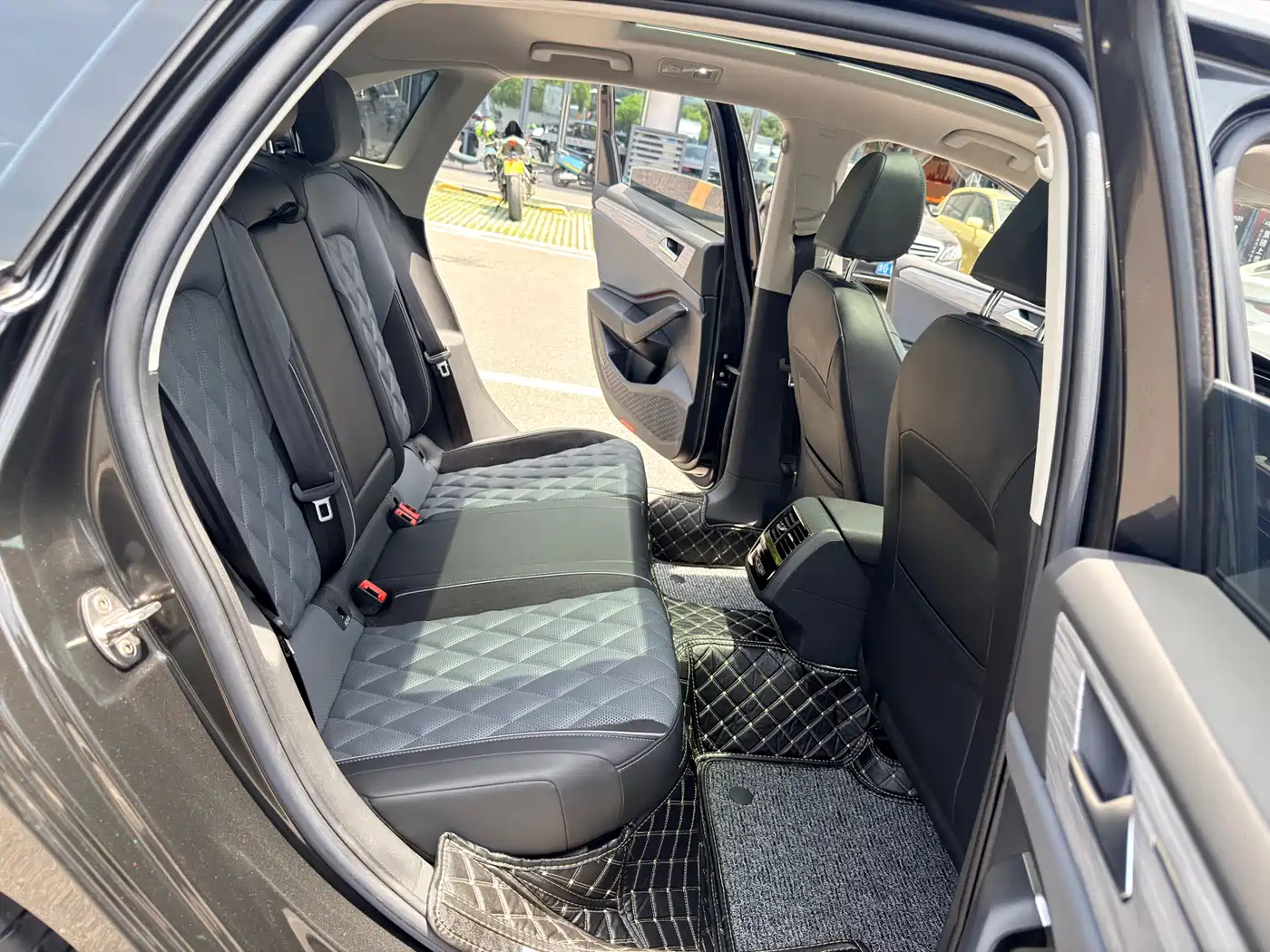 Volkswagen Sagitar 2023 300TSI DSG Excellence Edition фото 13