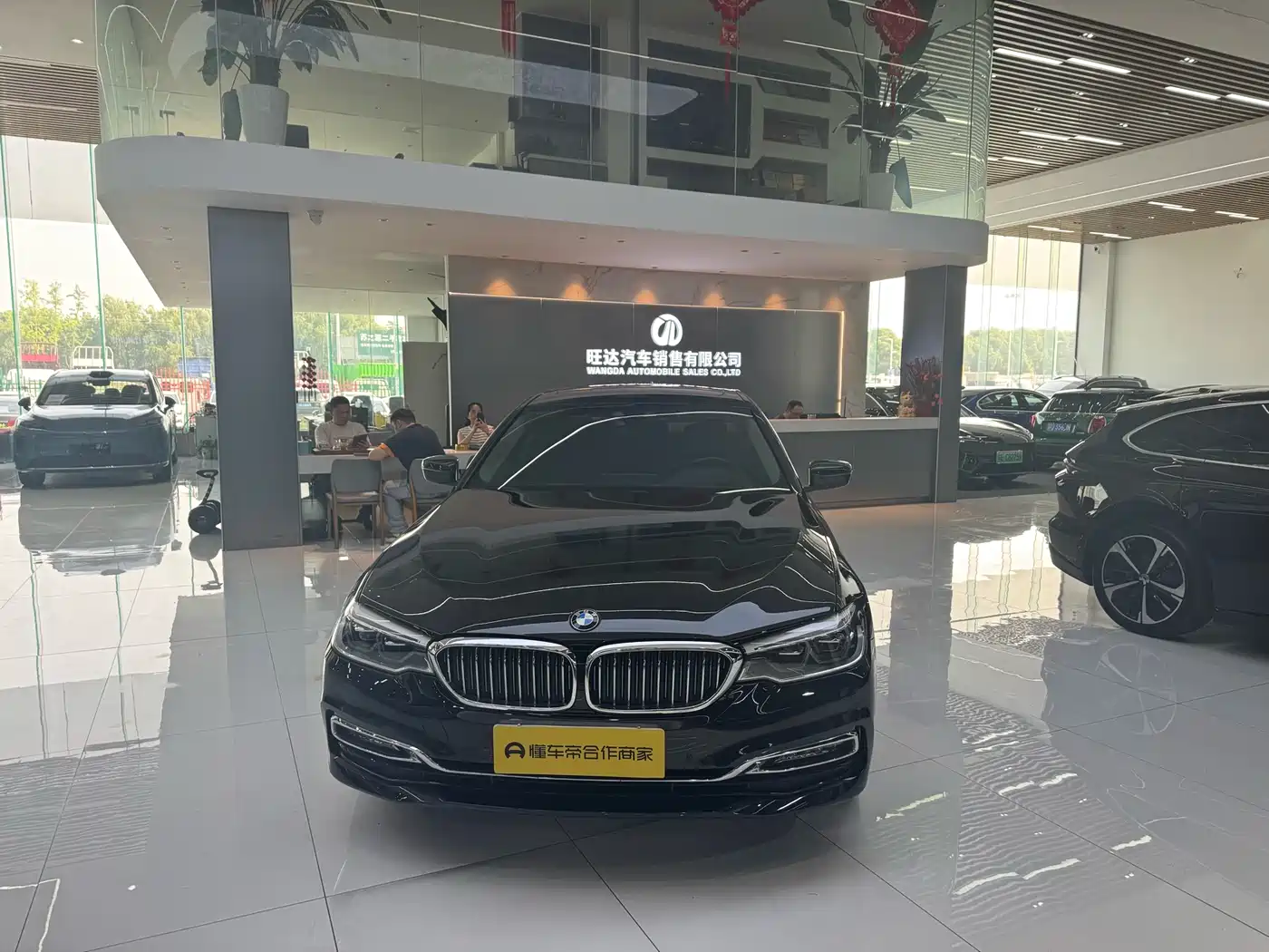 BMW 5 Series New Energy 2019 530Le Luxury Package фото 2