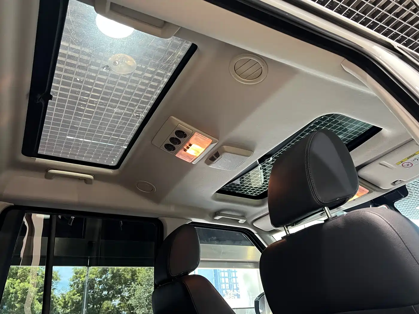 Land Rover Discovery 2016 3.0 SC Gloss Black Collector's Edition HSE фото 26