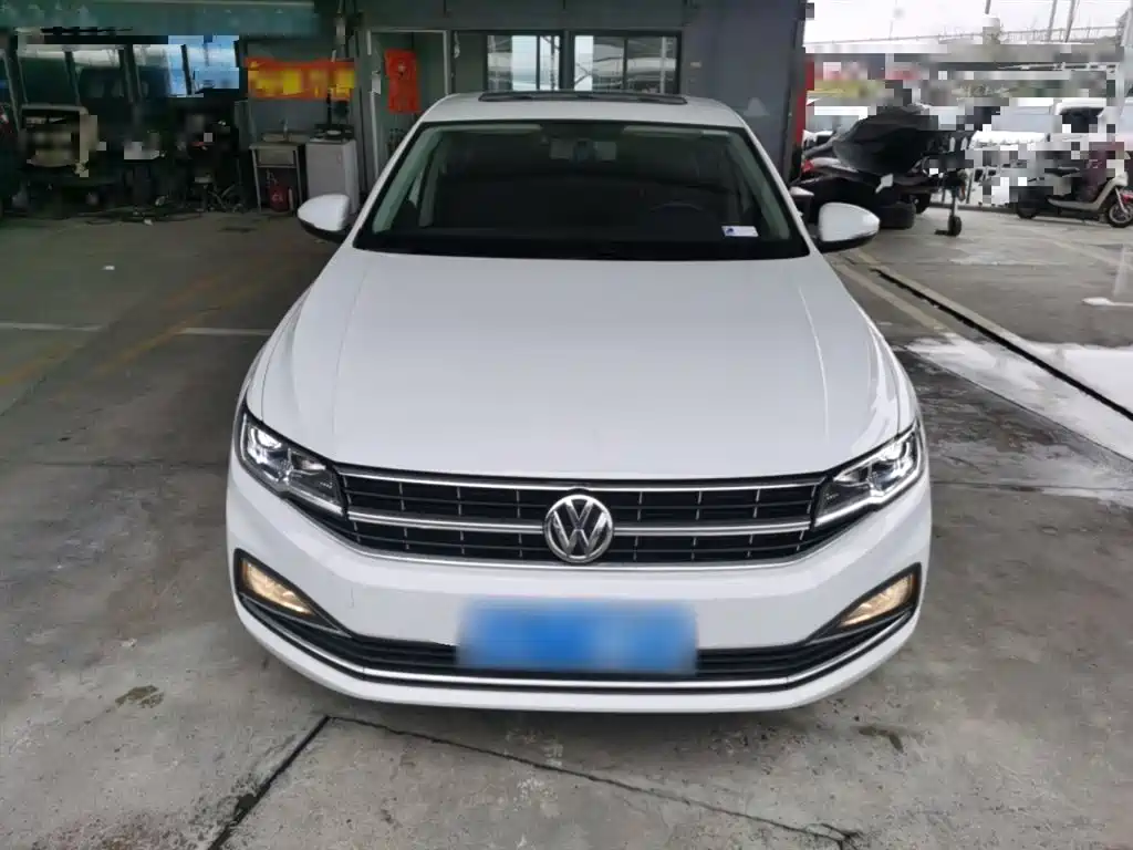 VOLKSWAGEN BORA