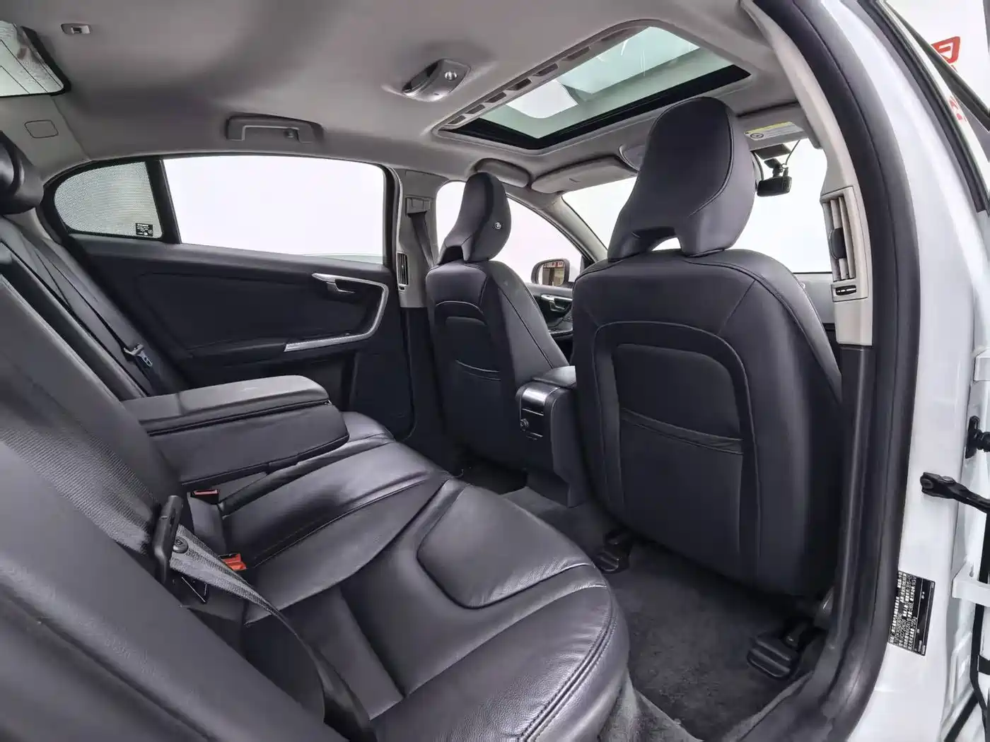 Фото 9 - Volvo S60