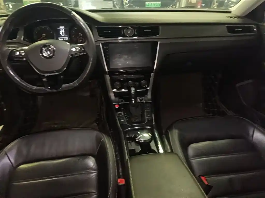 Volkswagen Passat 2017 280TSI DSG Prestige фото 10