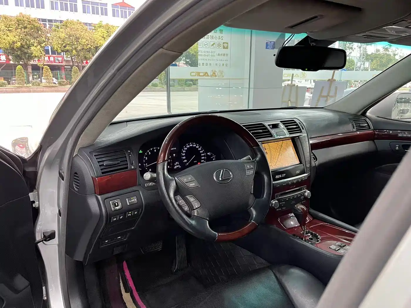 Lexus LS 2010 460L Premium Edition фото 6