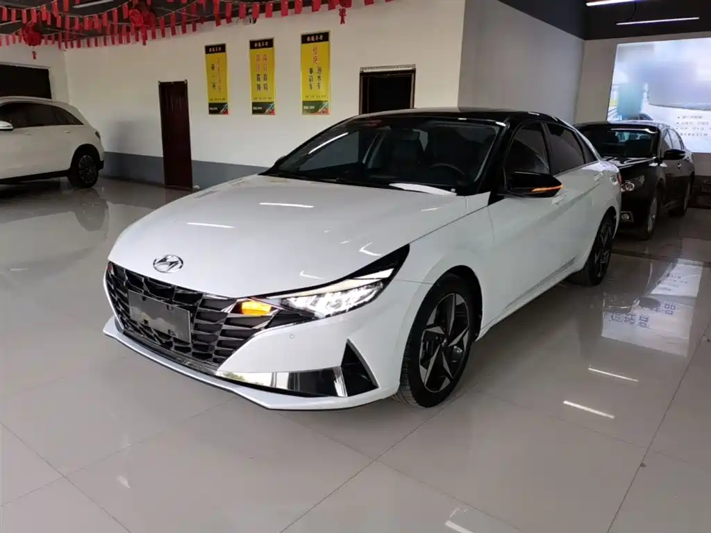 Hyundai Elantra 2022 1.5L CVT LUX Premium Edition