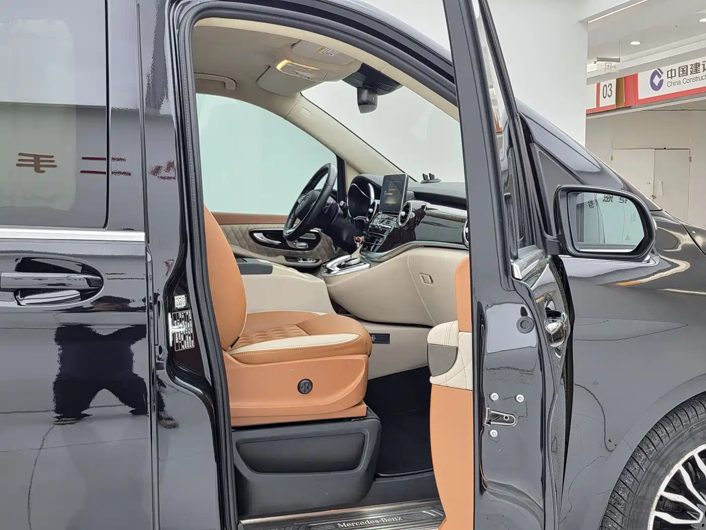 Mercedes-Benz V-Class 2018 V 260 L Premium Long Wheelbase Edition China VI фото 12