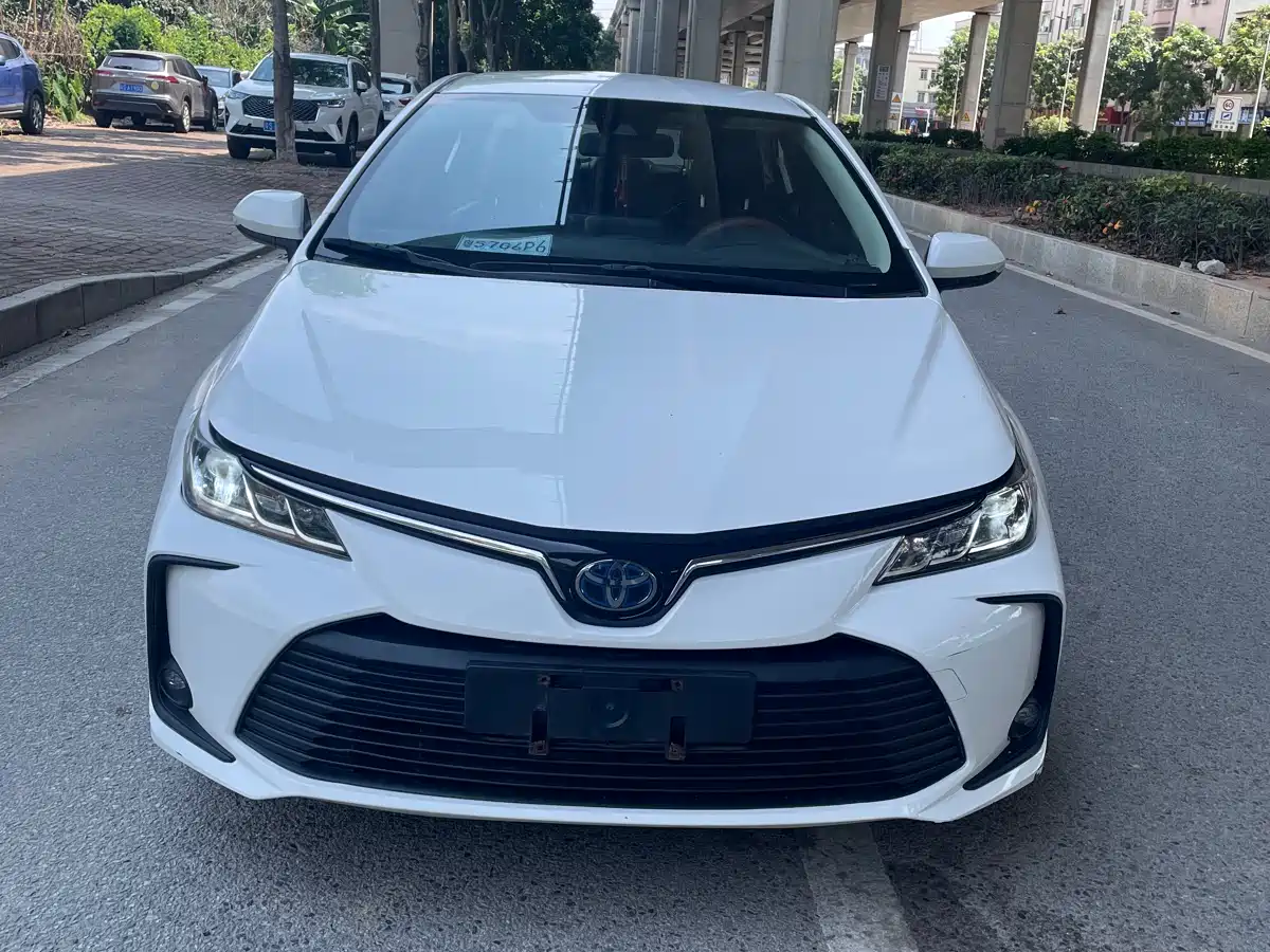 Toyota Corolla 2021 Hybrid 1.8L E-CVT Elite Edition фото 2