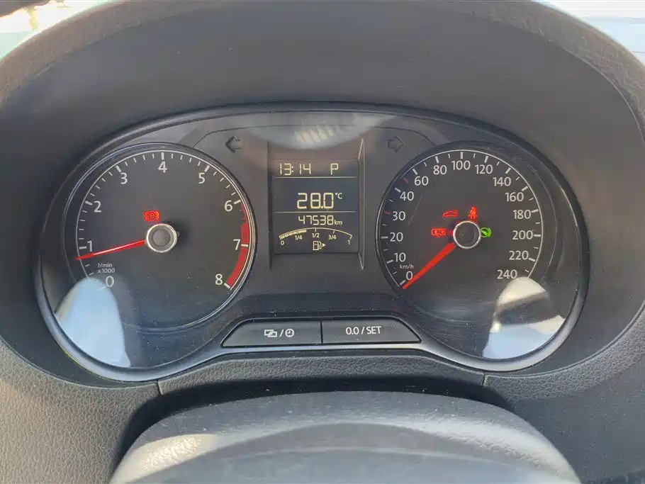 Volkswagen Polo 2016 1.4L Automatic Trend фото 14