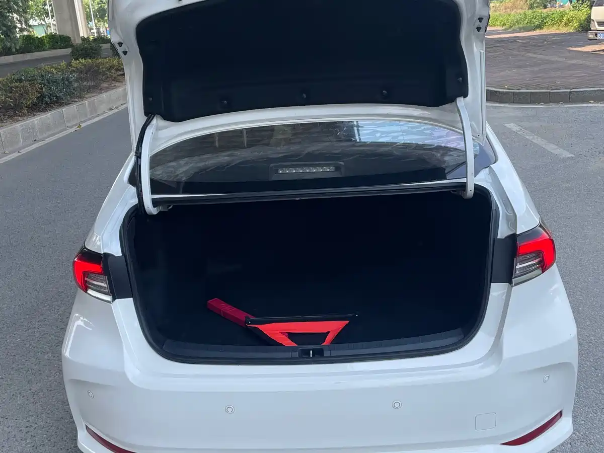 Toyota Corolla 2021 Hybrid 1.8L E-CVT Elite Edition фото 11