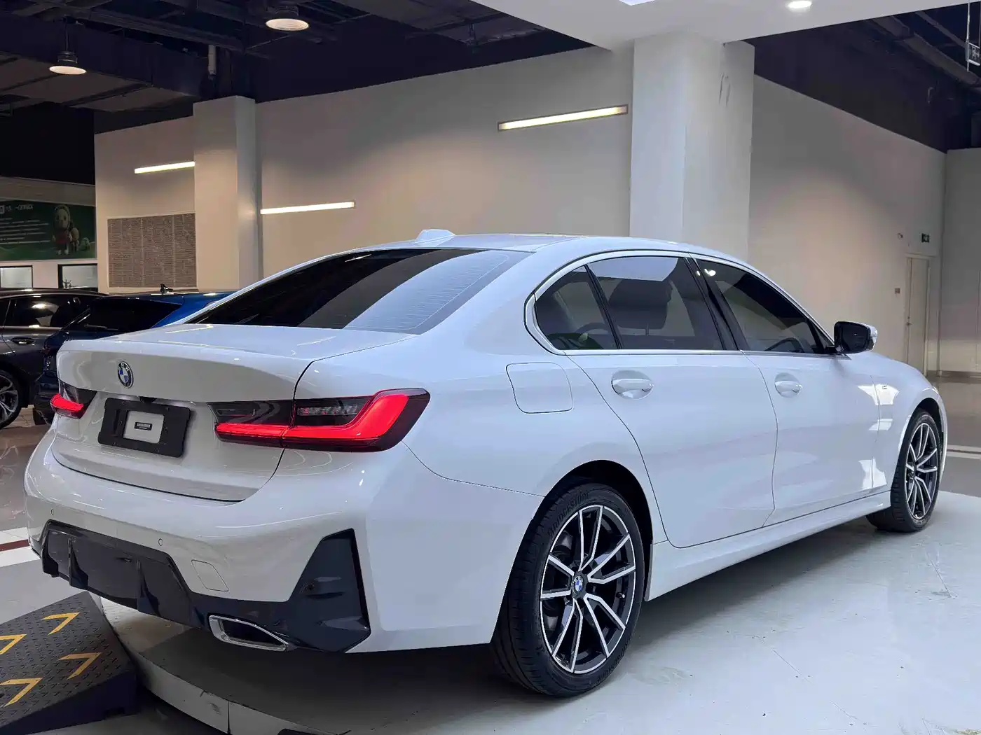 BMW 3 Series 2023 320Li M Sport Package фото 6
