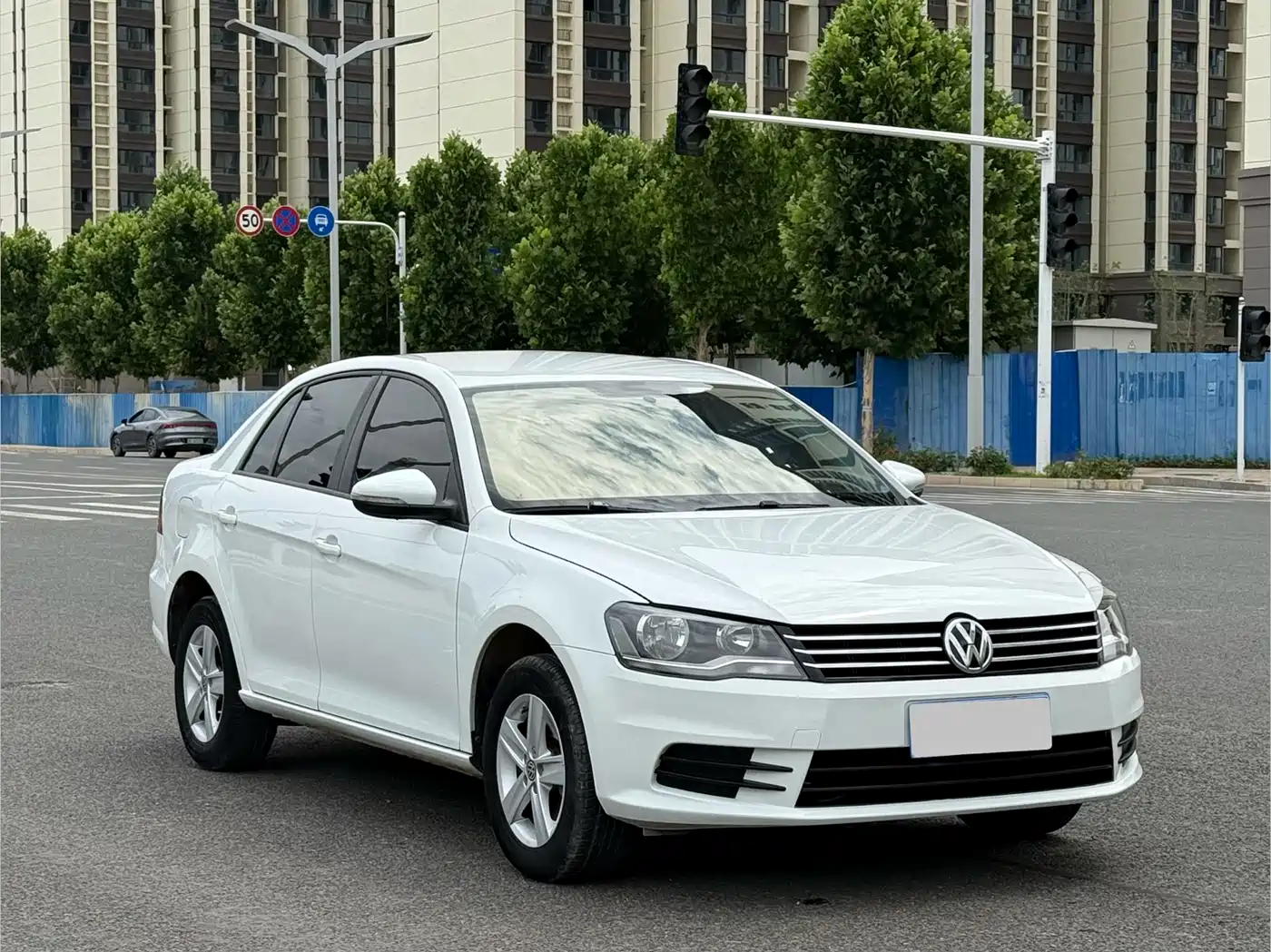 Volkswagen Bora 2014 1.6L Automatic Fashion Edition фото 3