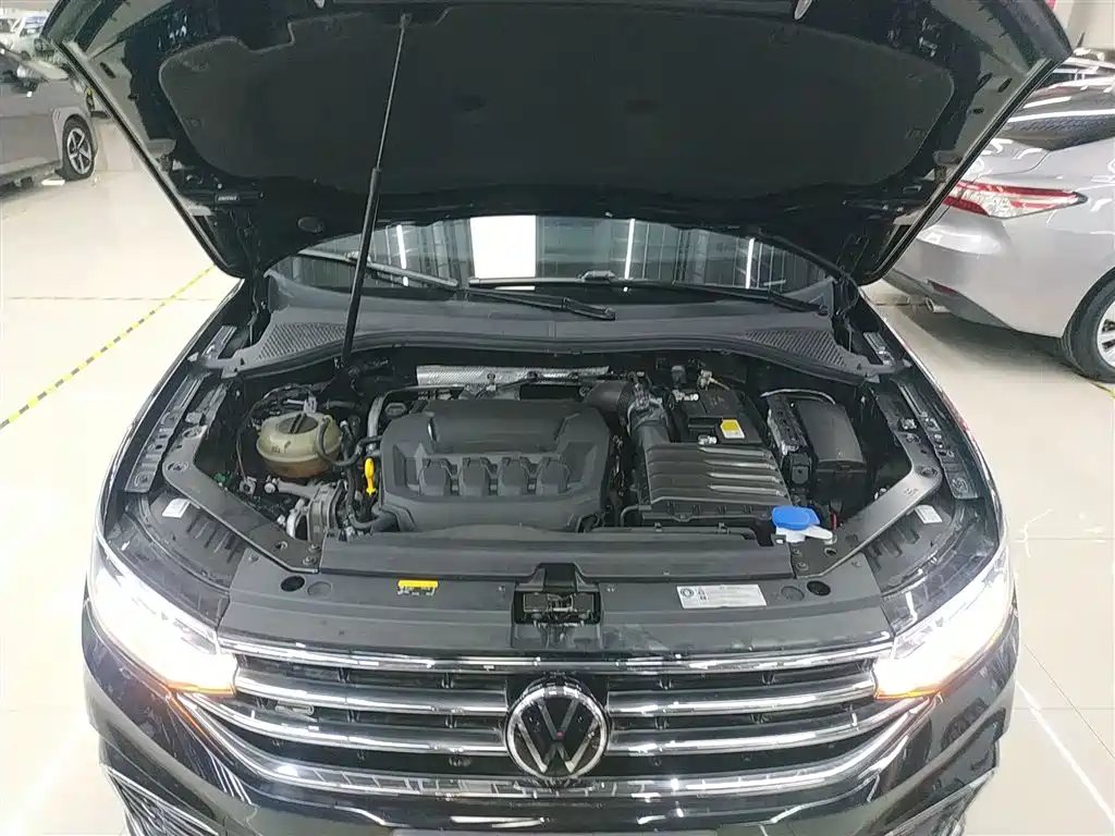 Volkswagen Tiguan L 2023 Facelift 330TSI Auto FWD R-Line Premium фото 16