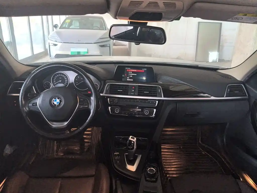 BMW 3 Series 2018 320Li Fashion Style фото 13
