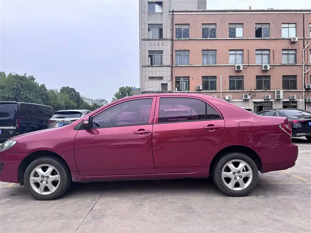 Toyota Corolla 2013 1.6L Automatic Luxury фото 4