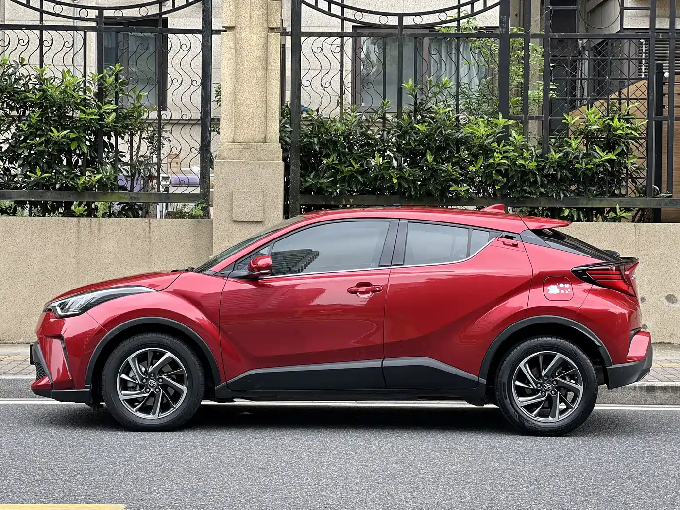 Toyota C-HR 2021 2.0L Luxury Edition фото 7