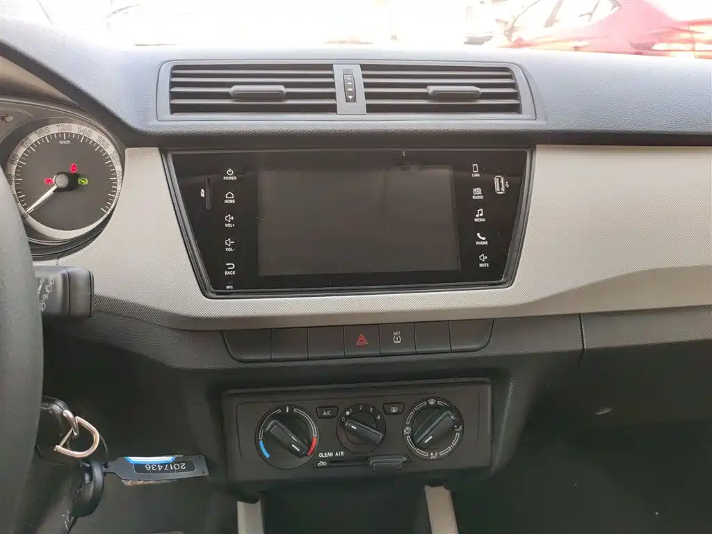 Škoda Fabia 2016 1.4L Automatic Car Enjoy Edition фото 9