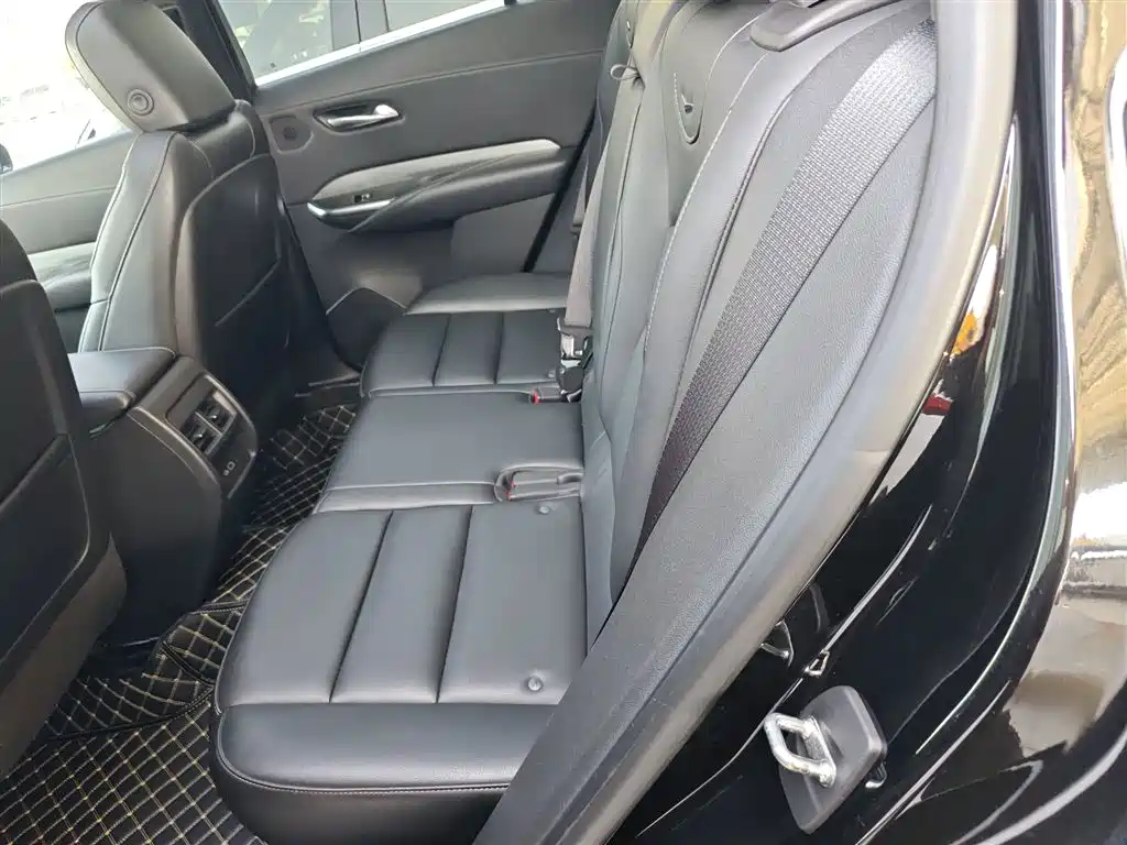 CADILLAC XT4