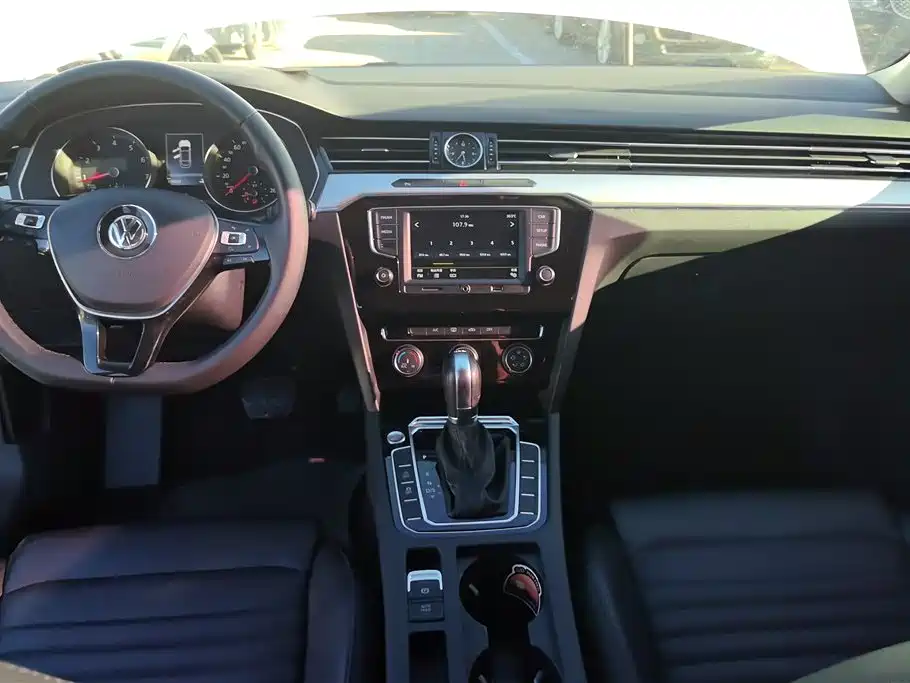 Volkswagen Magotan 2017 330TSI DSG Leading фото 12
