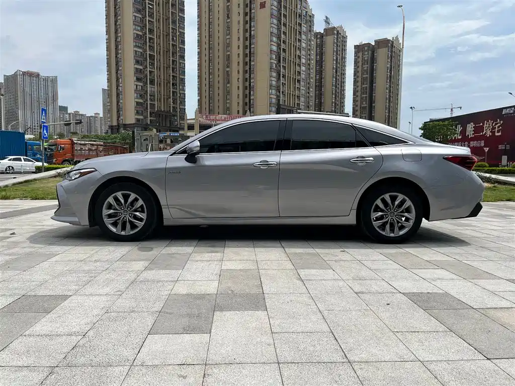 Toyota Avalon 2019 Hybrid 2.5L Luxury Edition China V фото 8