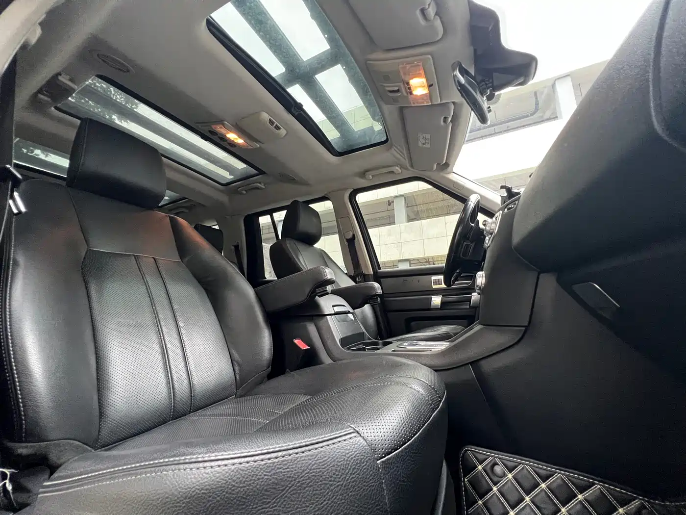 Land Rover Discovery 2016 3.0 SC V6 HSE фото 9