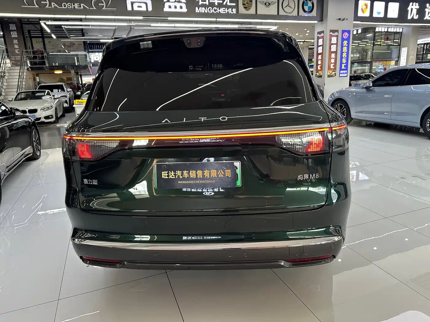 AITO Wenjie AITO M8 2025 Extended Range Ultra 53.4kWh 6-Seater фото 7