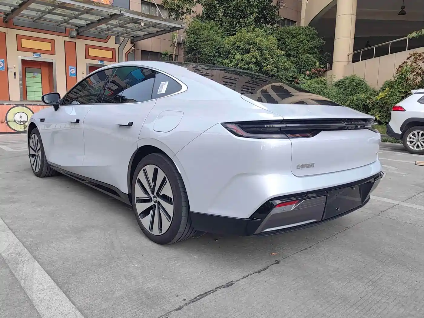 Geely Galaxy Galaxy E8 2024 665km RWD Starship Voyager Edition фото 9