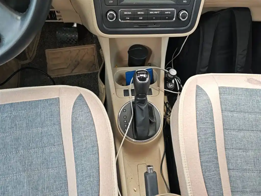 Škoda Fabia 2014 1.4L Automatic Crystal Spirit Edition фото 14