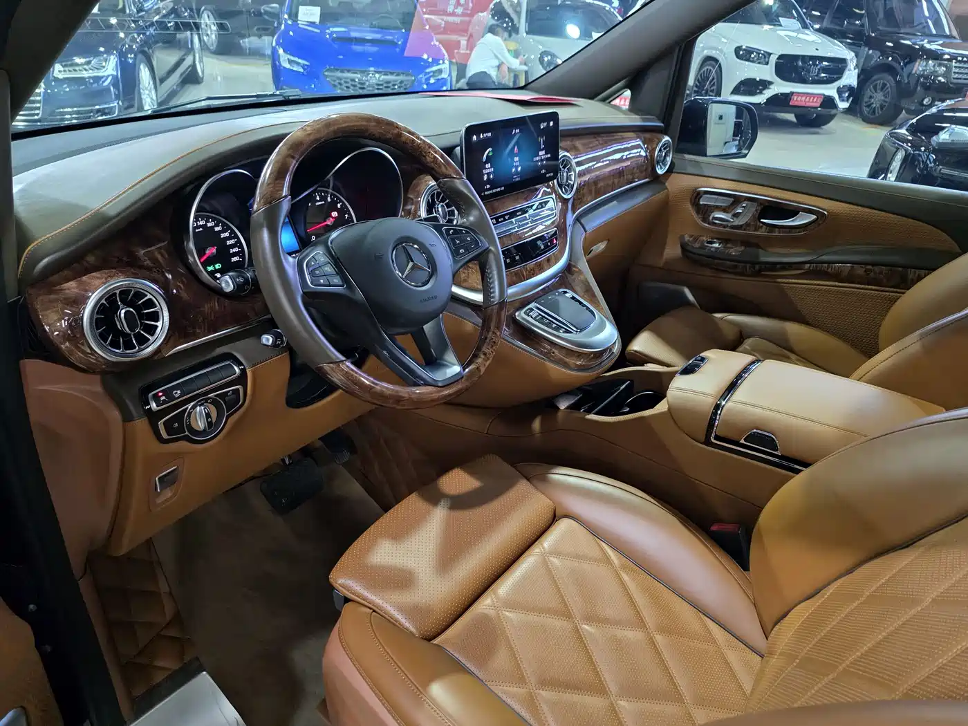 Mercedes-Benz V-Class 2022 V 260 L Long Wheelbase Prestige Edition фото 10