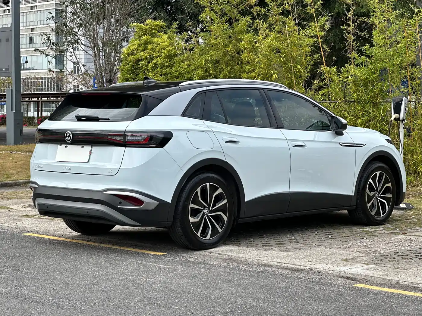 VOLKSWAGEN ID.4 X