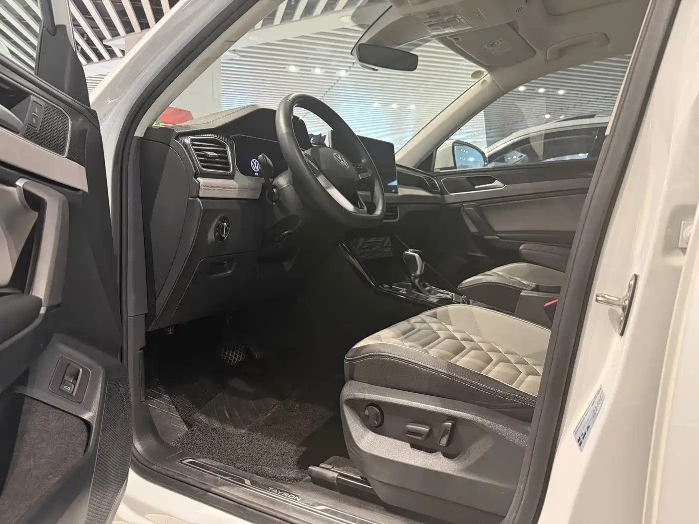 Volkswagen Tayron 2023 300TSI 2WD Luxury Plus Advanced Edition фото 4