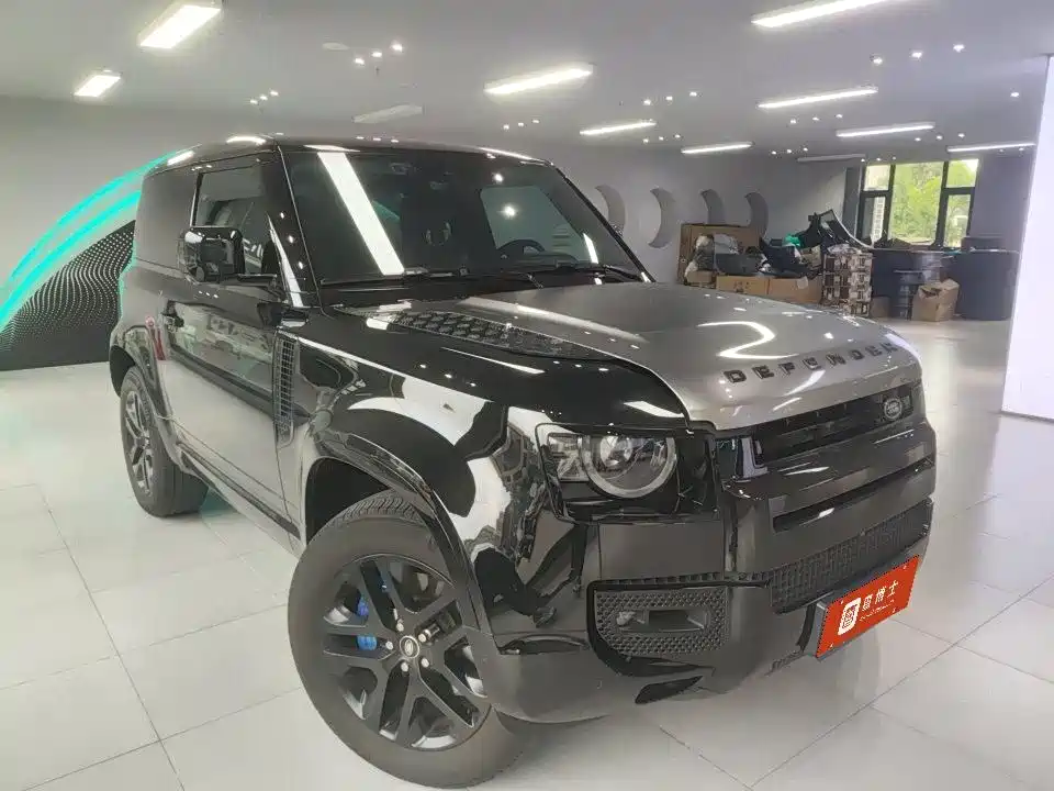 Land Rover Defender 2023 Facelift 90 3.0T P400 XS фото 2