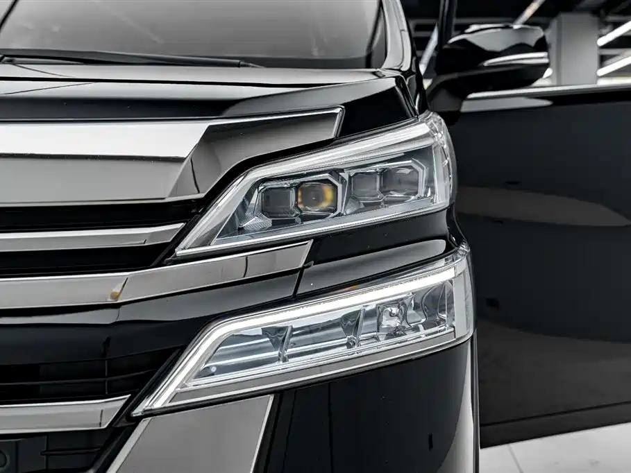 Toyota Vellfire 2021 Crown Hybrid 2.5L HV Premium Edition фото 37