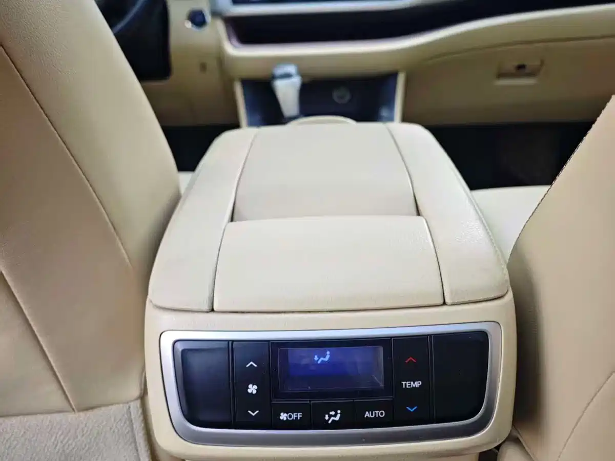 Toyota Highlander 2015 2.0T FWD Luxury Edition 7-seater фото 10