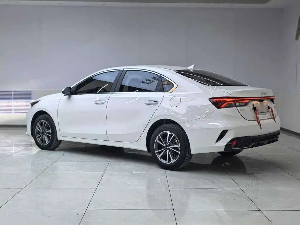 Kia K3 2023 Model 1.5L CVT Luxury Edition фото 4