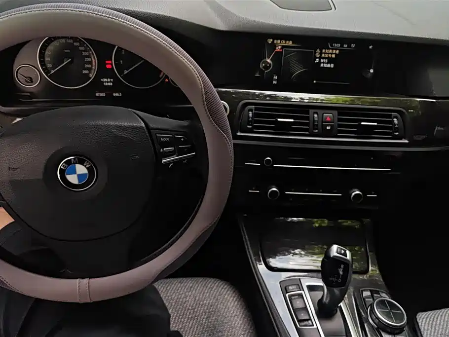 BMW 5 Series 2013 530Li Leadership фото 12