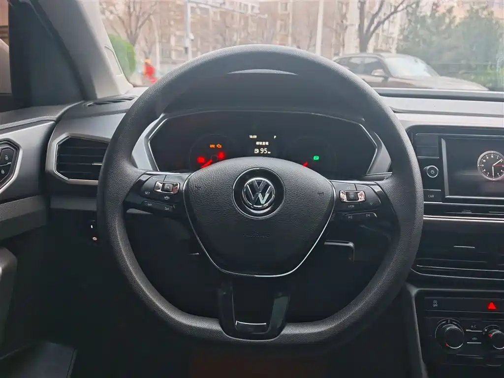 Volkswagen T-Cross 2019 1.5L Automatic Comfort Edition фото 5