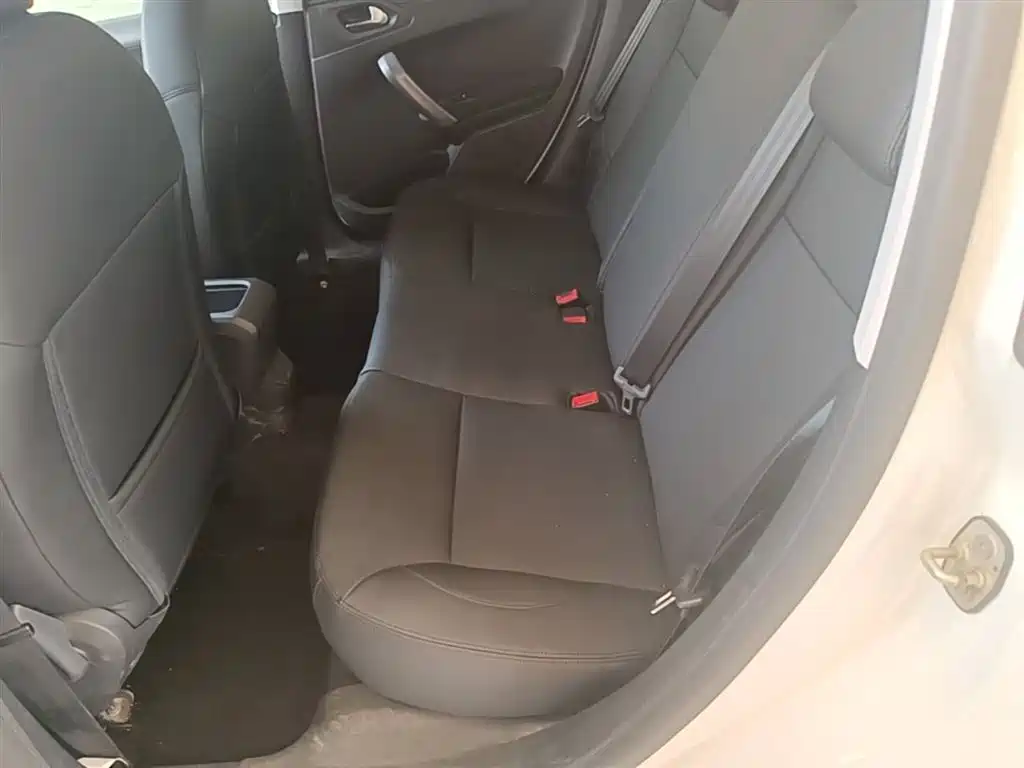 Peugeot 2008 2014 1.6L Automatic Trend Edition фото 13