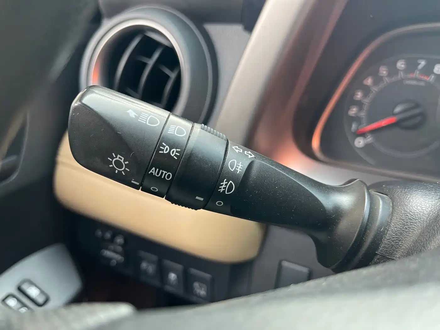 Toyota RAV4 Rongfang 2016 2.0L CVT 2WD Trend (China V) фото 14